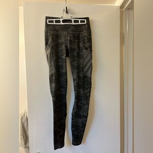 Fabletics ON-THE-GO Power Hold LEGGING (TALL) in Army Fatigue (Black & Gray)